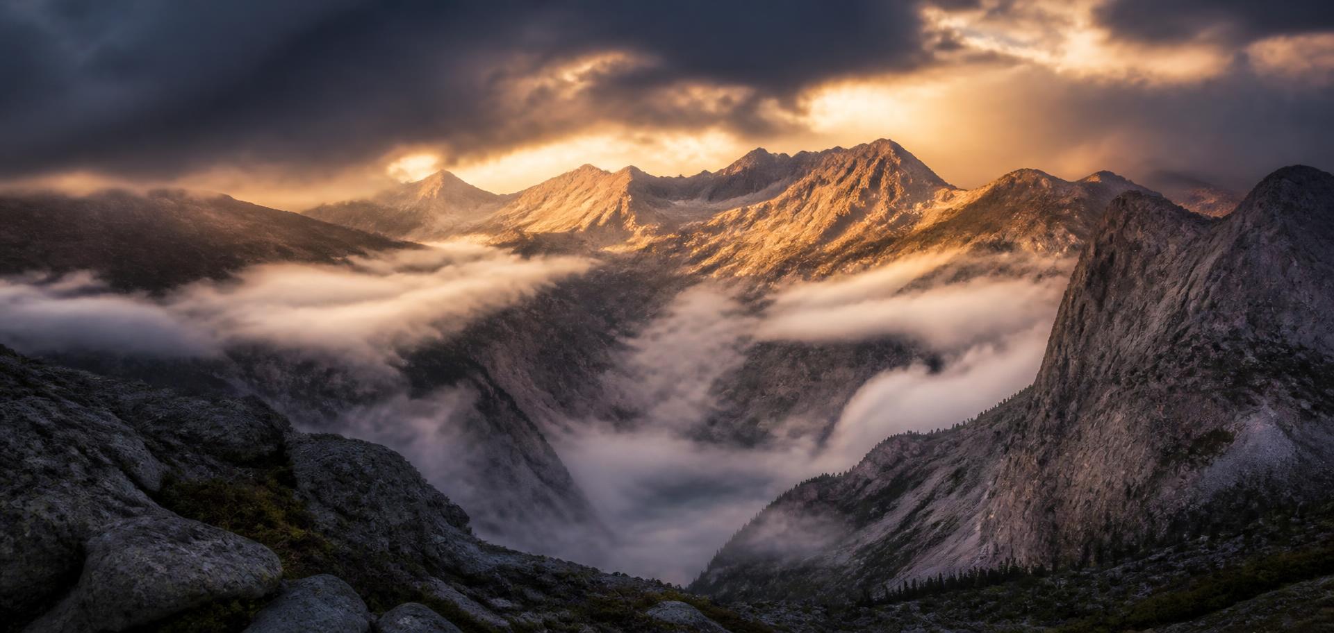 Dramatic Sierra Nevada peaks above a mist-filled valley at sunrise